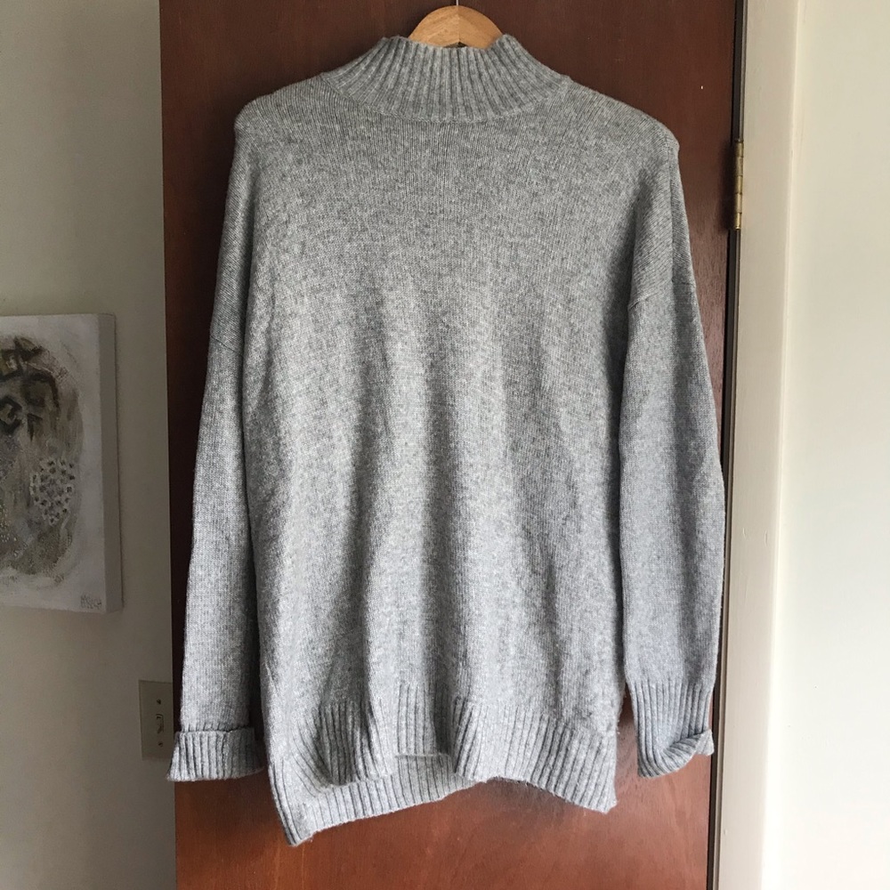 Women’s Gap sweater